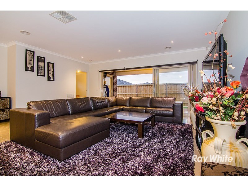 18 Freshfields Drive, Cranbourne North VIC 3977