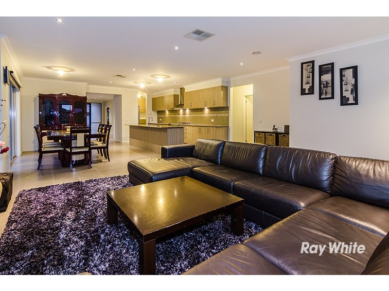 18 Freshfields Drive, Cranbourne North VIC 3977