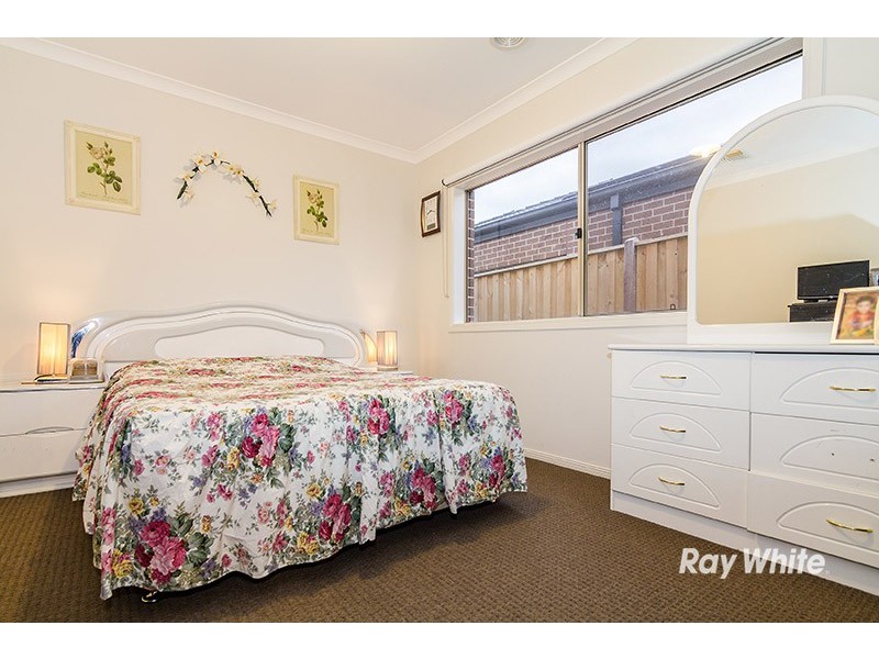 18 Freshfields Drive, Cranbourne North VIC 3977