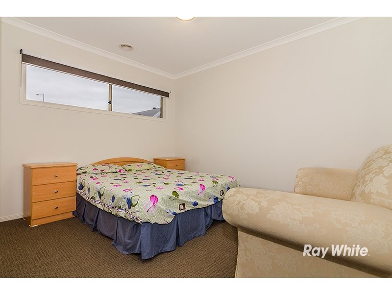 18 Freshfields Drive, Cranbourne North VIC 3977