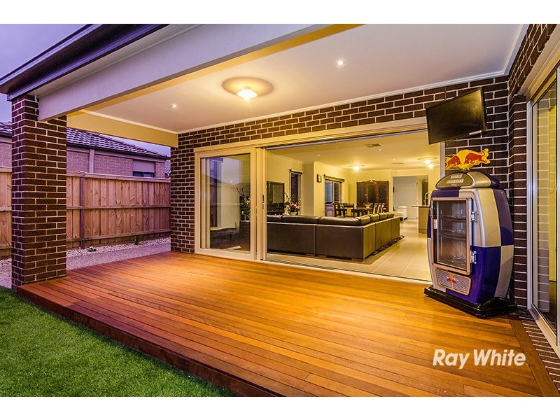 18 Freshfields Drive, Cranbourne North VIC 3977