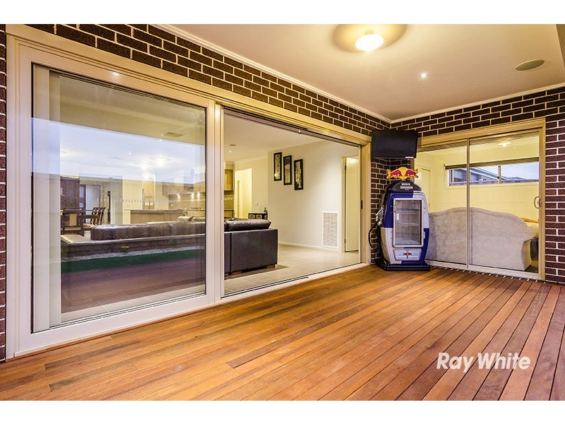 18 Freshfields Drive, Cranbourne North VIC 3977