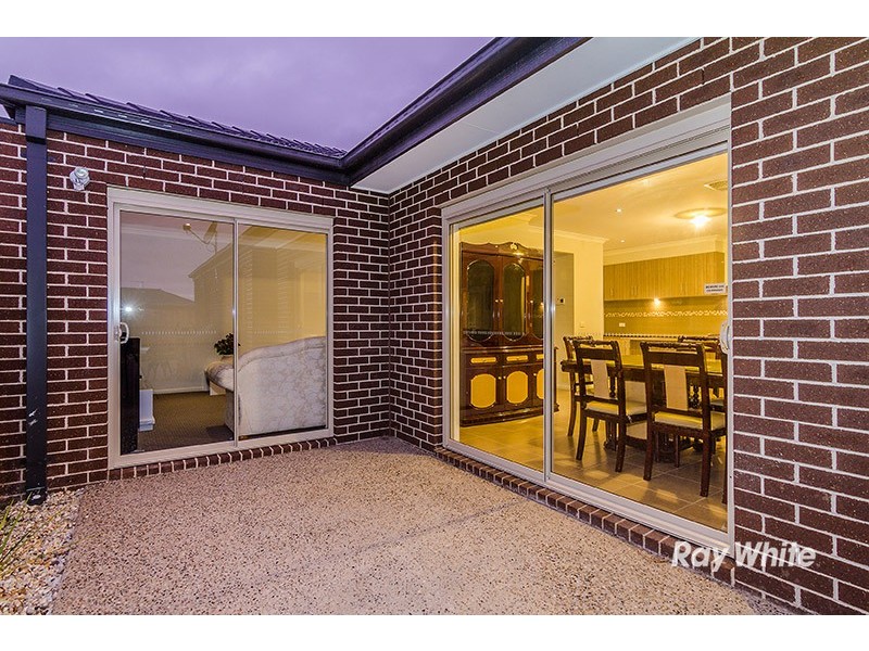 18 Freshfields Drive, Cranbourne North VIC 3977