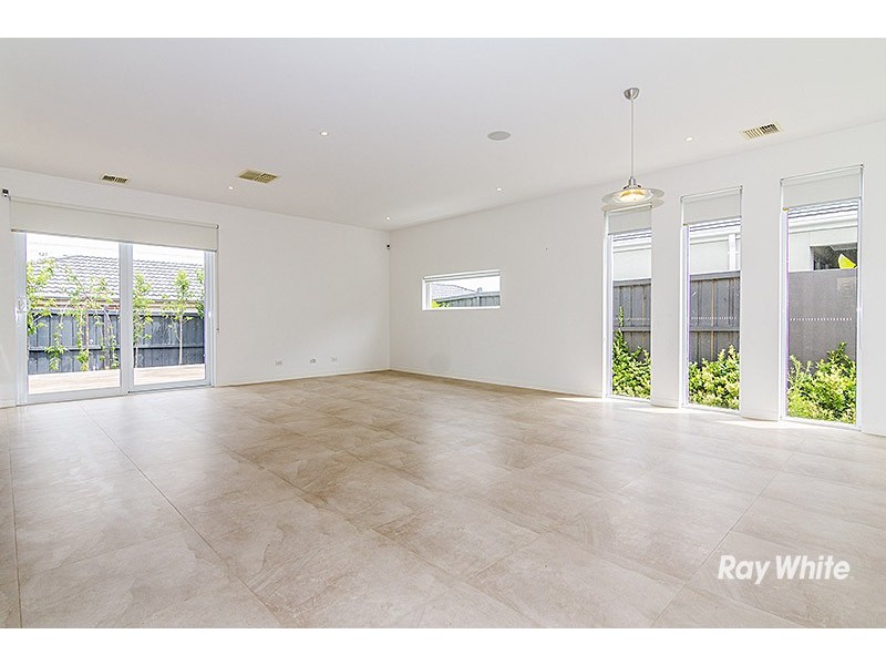 23 Crepe Ave, Cranbourne West VIC 3977