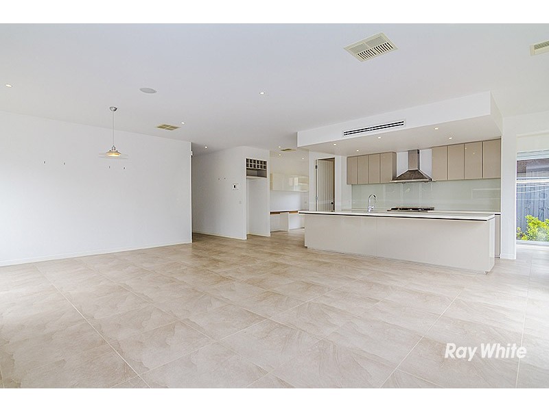 23 Crepe Ave, Cranbourne West VIC 3977