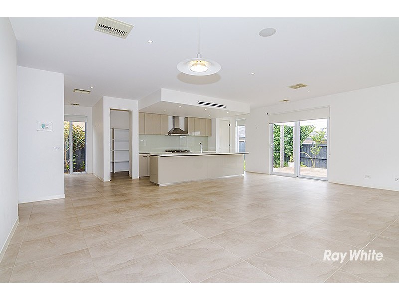 23 Crepe Ave, Cranbourne West VIC 3977