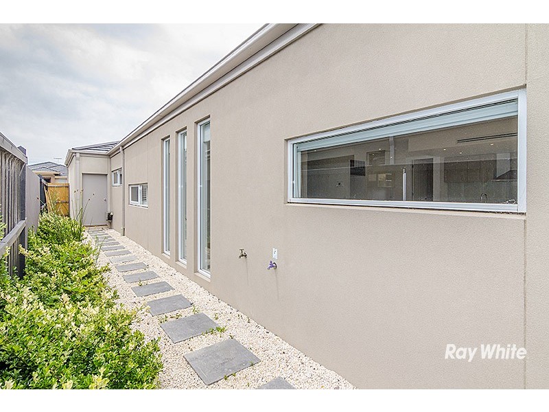 23 Crepe Ave, Cranbourne West VIC 3977