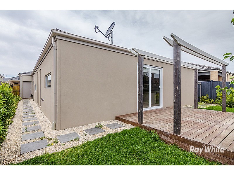 23 Crepe Ave, Cranbourne West VIC 3977