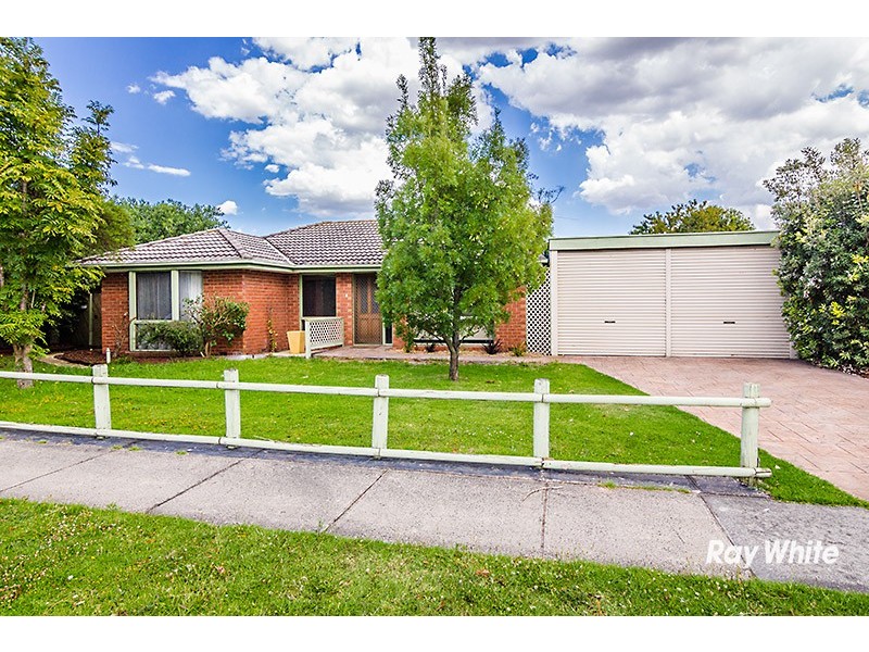 62 Huon Park Drive, Cranbourne North VIC 3977