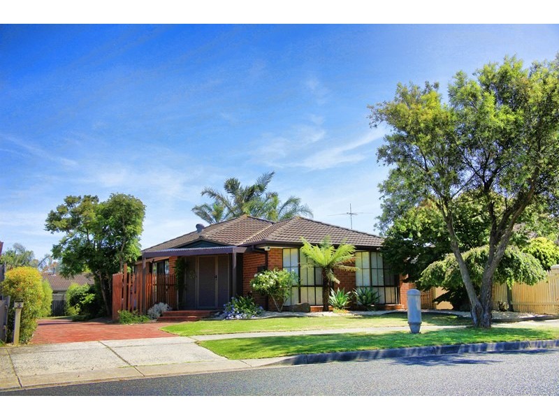 3 Courtenay Avenue, Cranbourne North VIC 3977