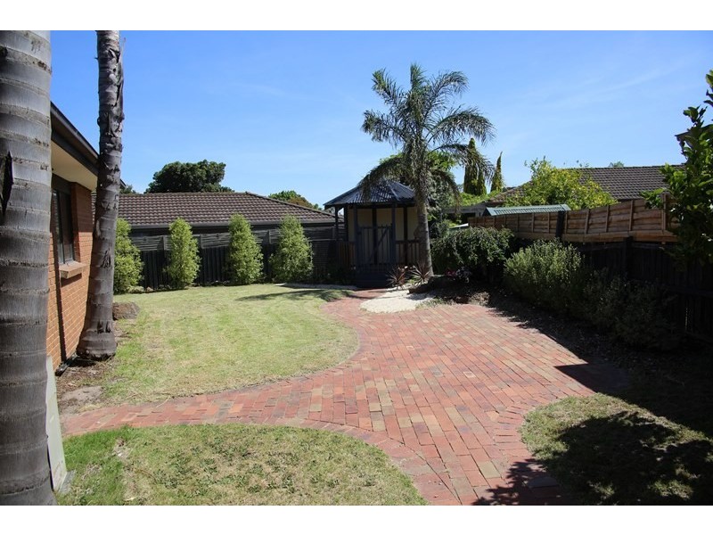 3 Courtenay Avenue, Cranbourne North VIC 3977