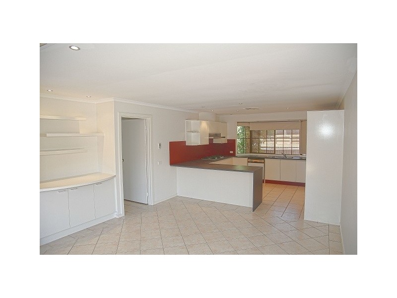 3 Courtenay Avenue, Cranbourne North VIC 3977