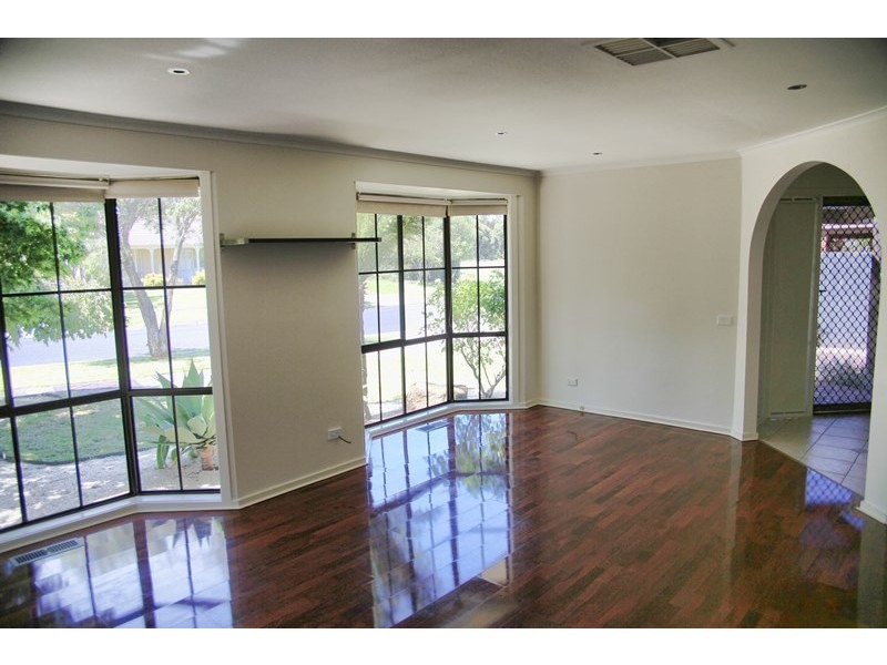 3 Courtenay Avenue, Cranbourne North VIC 3977