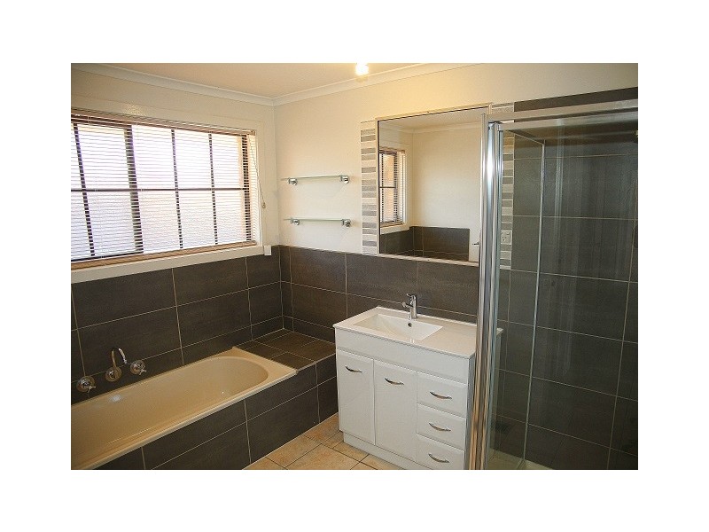 3 Courtenay Avenue, Cranbourne North VIC 3977