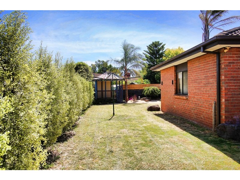 3 Courtenay Avenue, Cranbourne North VIC 3977