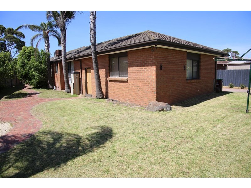 3 Courtenay Avenue, Cranbourne North VIC 3977