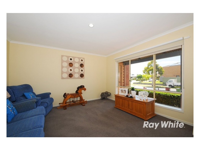 15 Briarcrest Drive, Cranbourne East VIC 3977