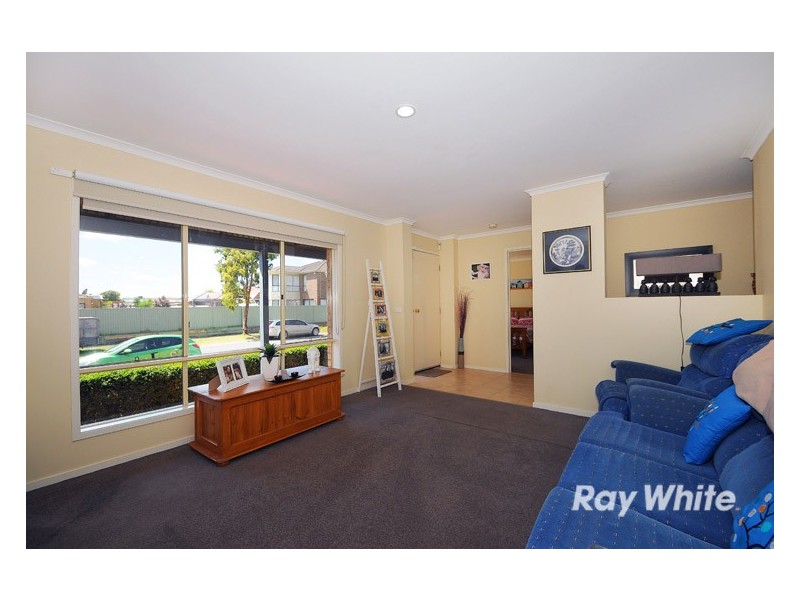 15 Briarcrest Drive, Cranbourne East VIC 3977