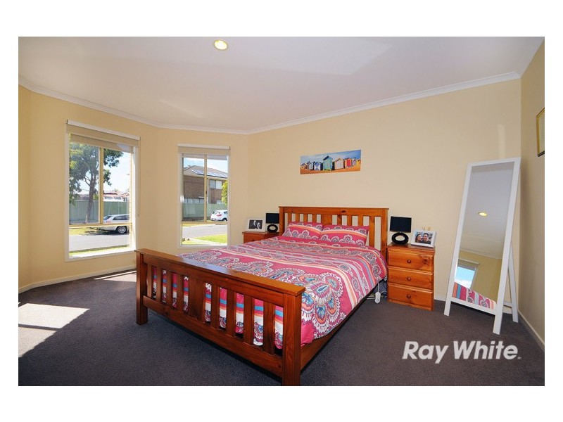 15 Briarcrest Drive, Cranbourne East VIC 3977