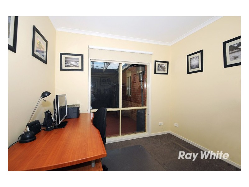 15 Briarcrest Drive, Cranbourne East VIC 3977
