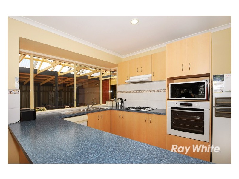 15 Briarcrest Drive, Cranbourne East VIC 3977