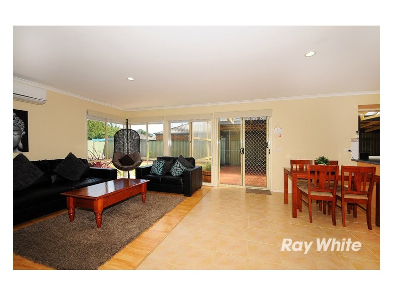 15 Briarcrest Drive, Cranbourne East VIC 3977