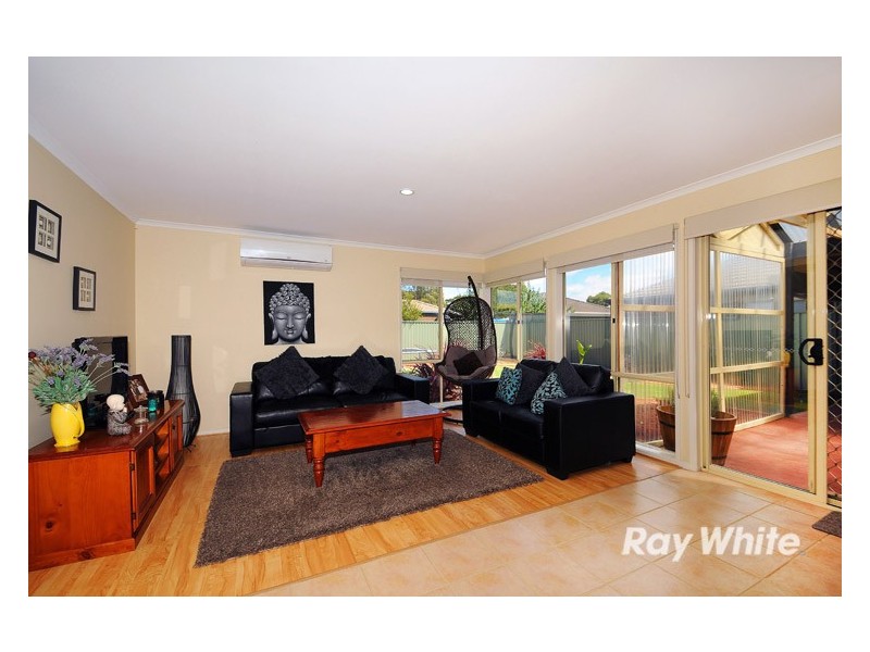 15 Briarcrest Drive, Cranbourne East VIC 3977