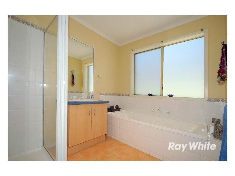 15 Briarcrest Drive, Cranbourne East VIC 3977