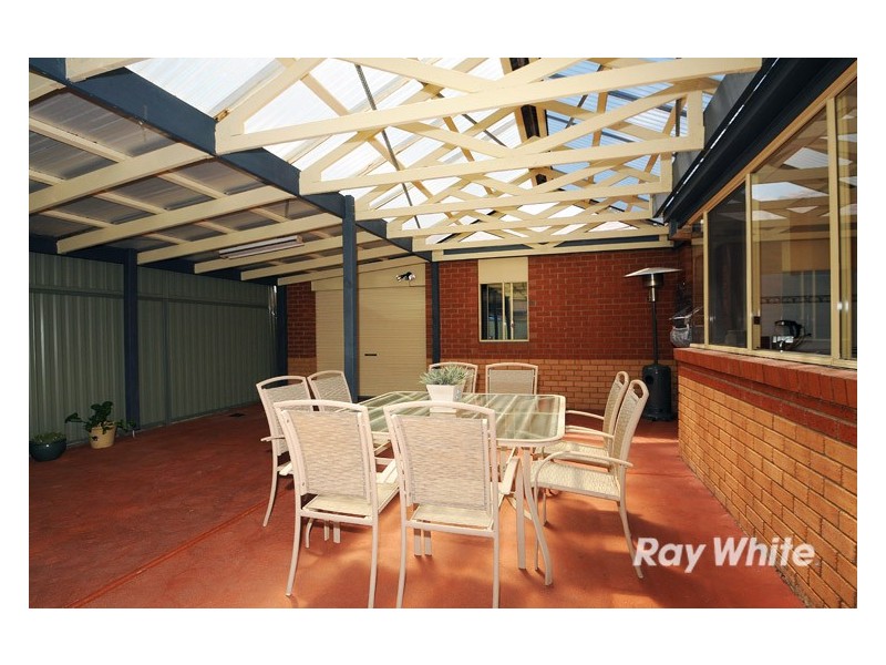 15 Briarcrest Drive, Cranbourne East VIC 3977