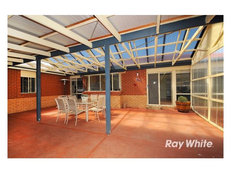 15 Briarcrest Drive, Cranbourne East VIC 3977