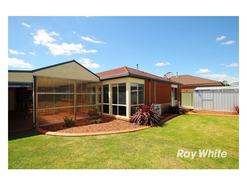 15 Briarcrest Drive, Cranbourne East VIC 3977