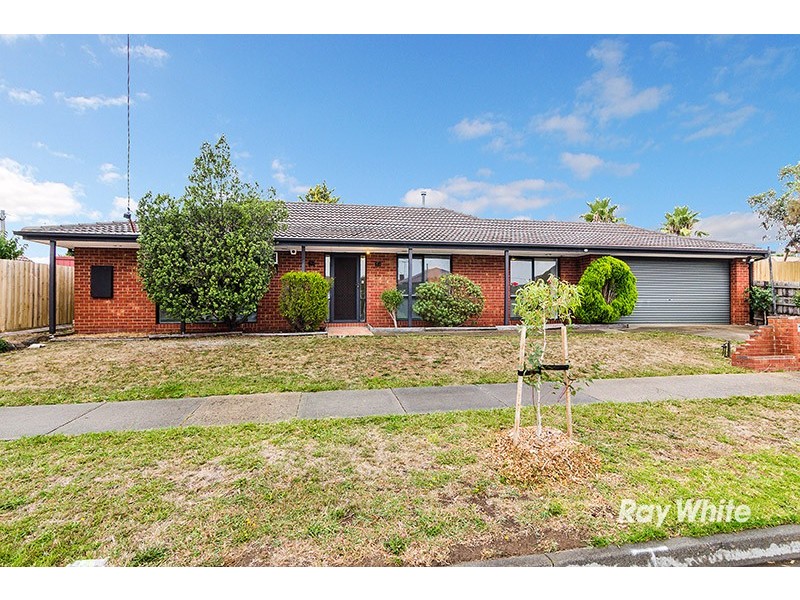 34 Bernborough Ave, Cranbourne West VIC 3977