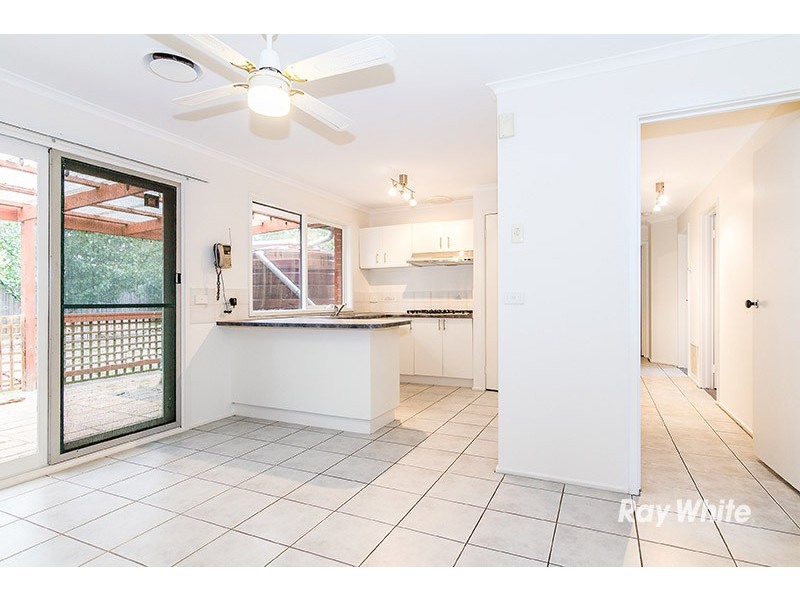 34 Bernborough Ave, Cranbourne West VIC 3977