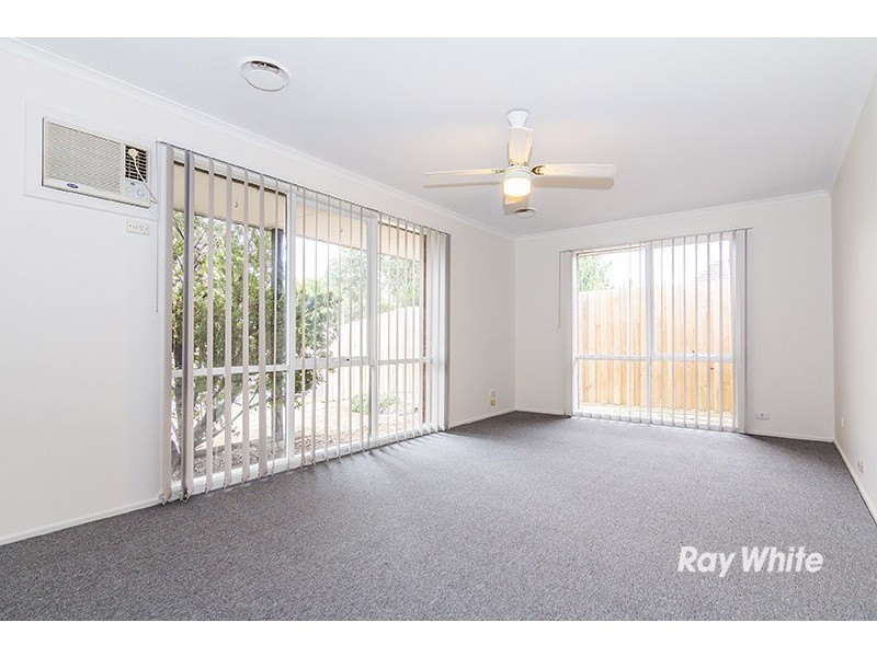34 Bernborough Ave, Cranbourne West VIC 3977