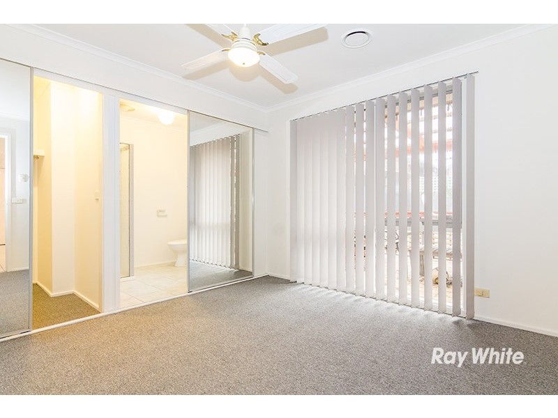 34 Bernborough Ave, Cranbourne West VIC 3977