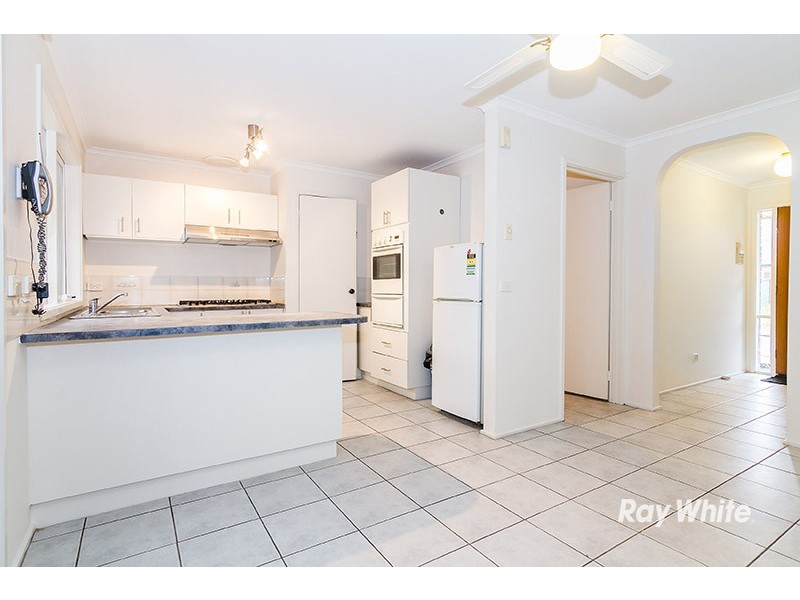 34 Bernborough Ave, Cranbourne West VIC 3977