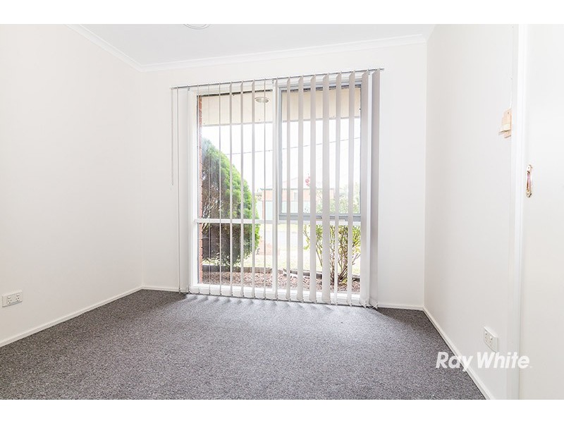 34 Bernborough Ave, Cranbourne West VIC 3977