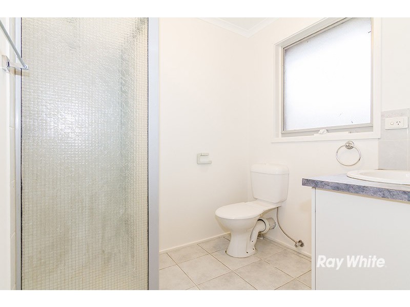 34 Bernborough Ave, Cranbourne West VIC 3977