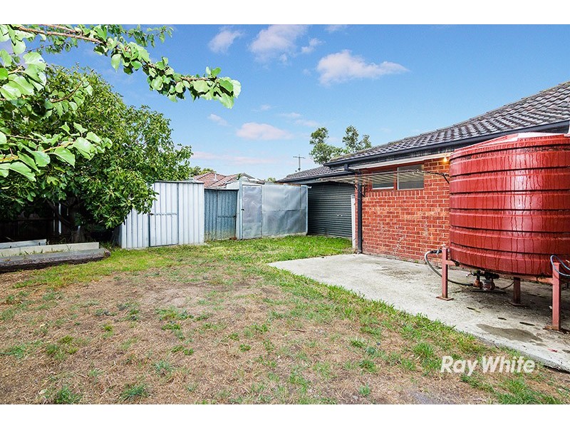 34 Bernborough Ave, Cranbourne West VIC 3977