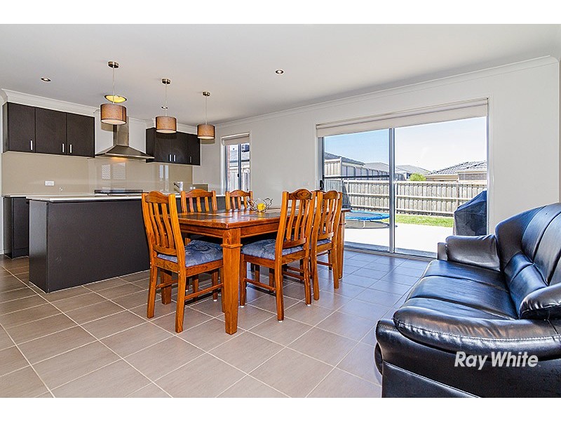 24 Black Gum Crescent, Cranbourne West VIC 3977