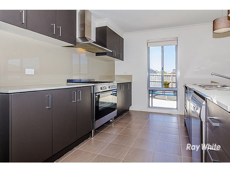 24 Black Gum Crescent, Cranbourne West VIC 3977