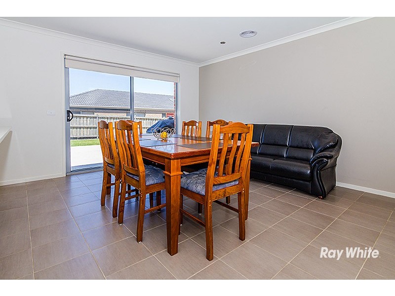 24 Black Gum Crescent, Cranbourne West VIC 3977