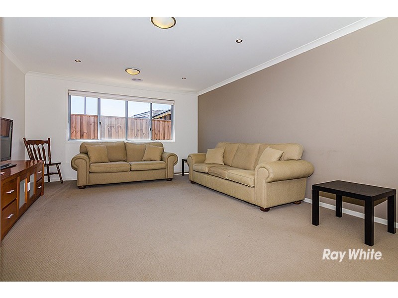 24 Black Gum Crescent, Cranbourne West VIC 3977