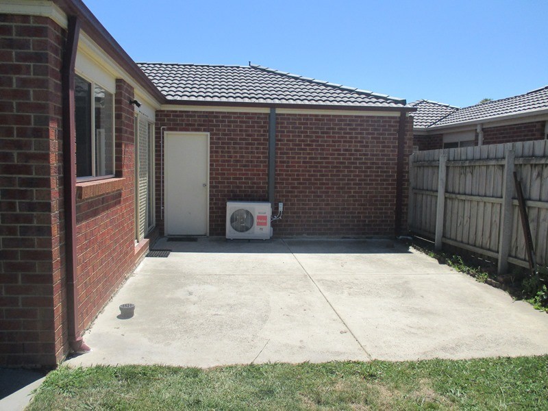 17 Fishburn Place, Cranbourne West VIC 3977