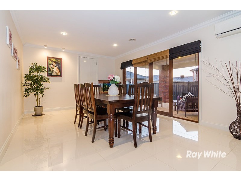 94 Heather Grove, Clyde North VIC 3978