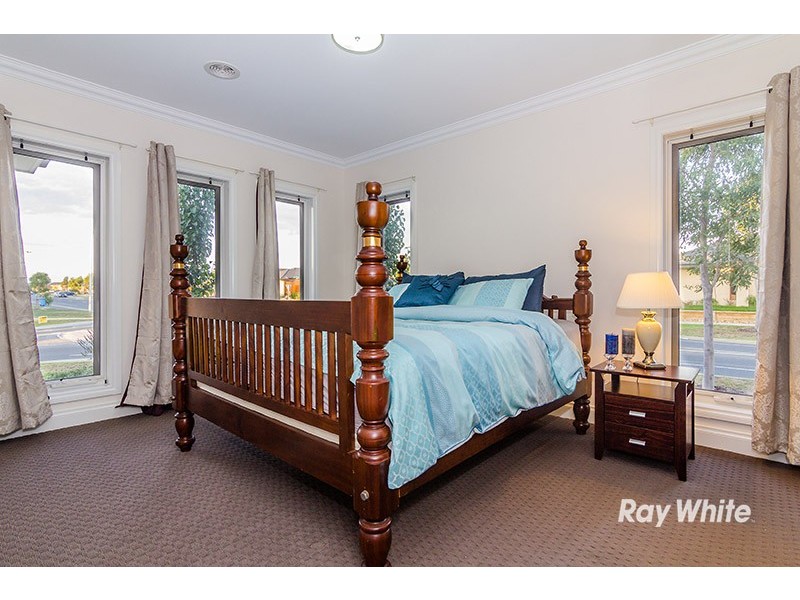 94 Heather Grove, Clyde North VIC 3978