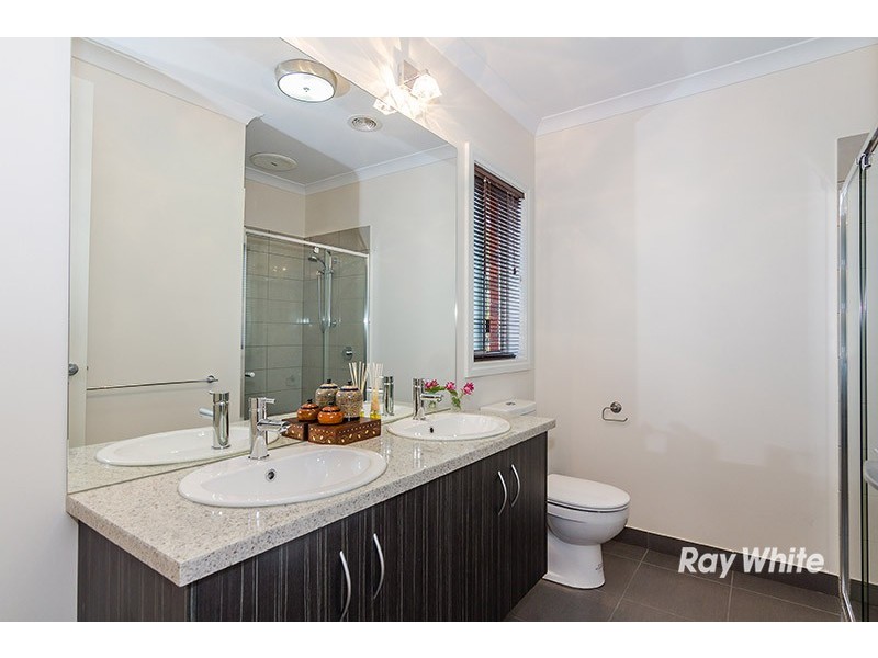 94 Heather Grove, Clyde North VIC 3978