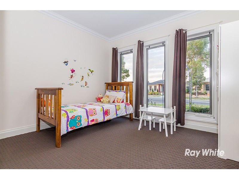 94 Heather Grove, Clyde North VIC 3978