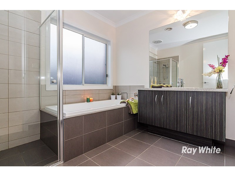 94 Heather Grove, Clyde North VIC 3978