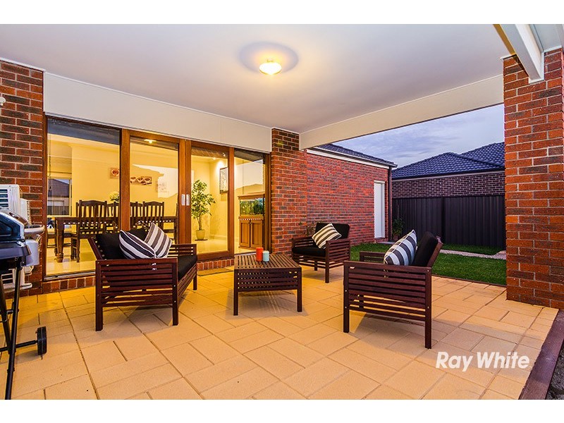 94 Heather Grove, Clyde North VIC 3978